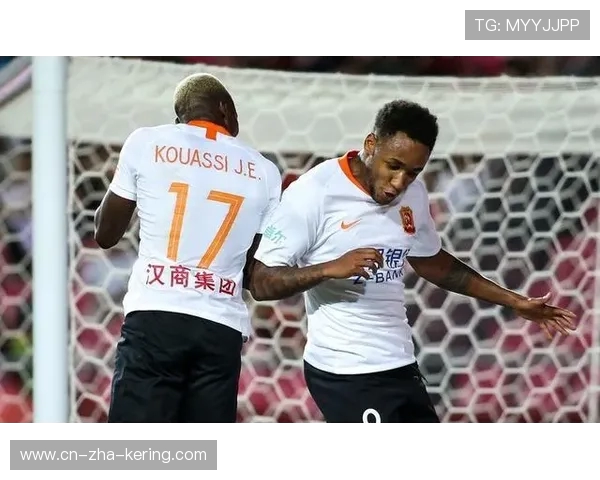 上海足球队以65分稳居大师赛积分榜首位争冠形势一片大好